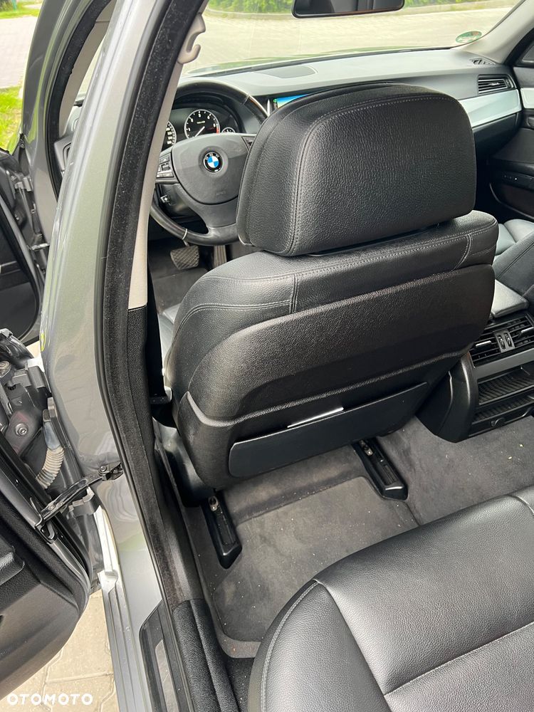 BMW Seria 5 525d - 17