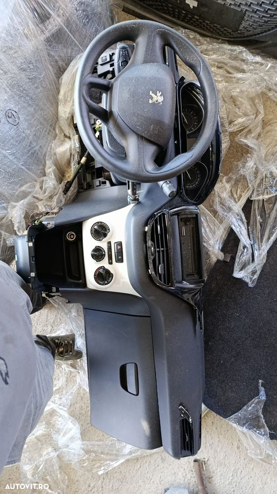 Plansa de bord Peugeot 2008 an 2015 - 1