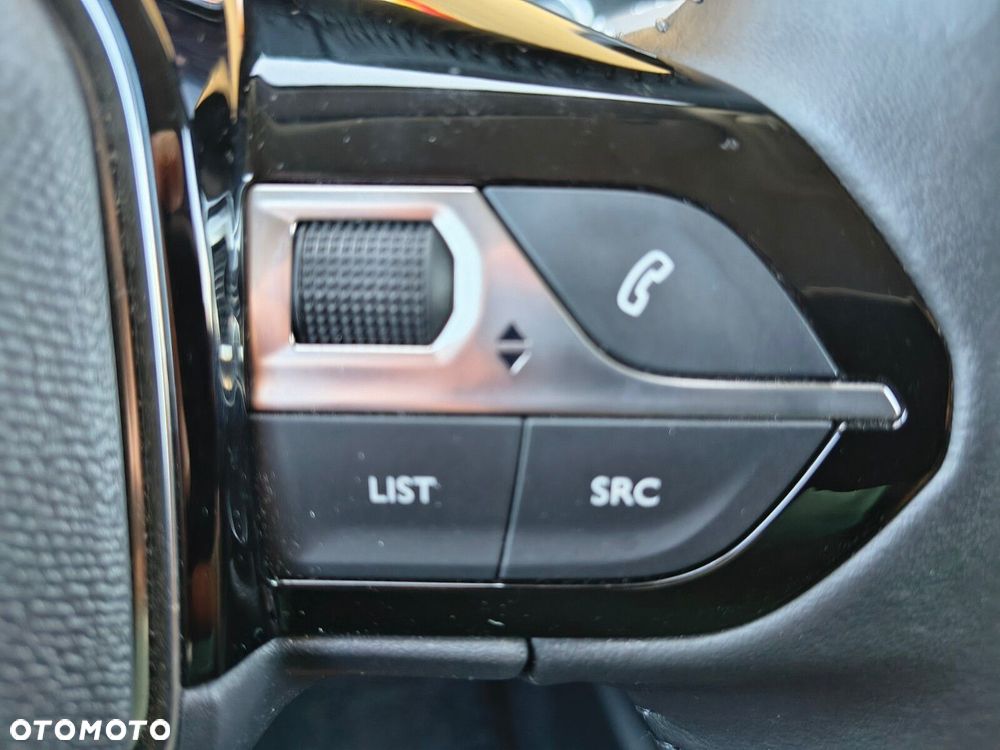 Peugeot 208 - 17