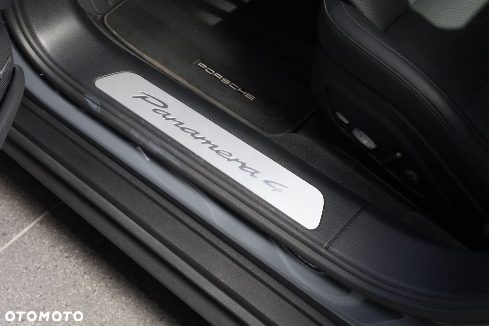 Porsche Panamera - 23