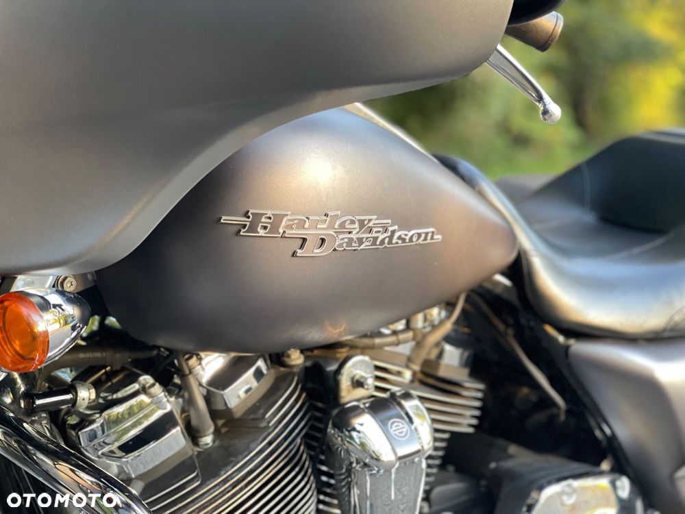 Harley-Davidson Touring Street Glide - 12