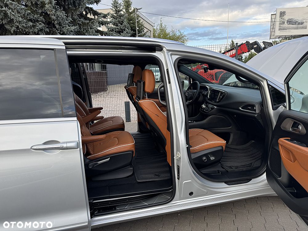 Chrysler Pacifica - 17