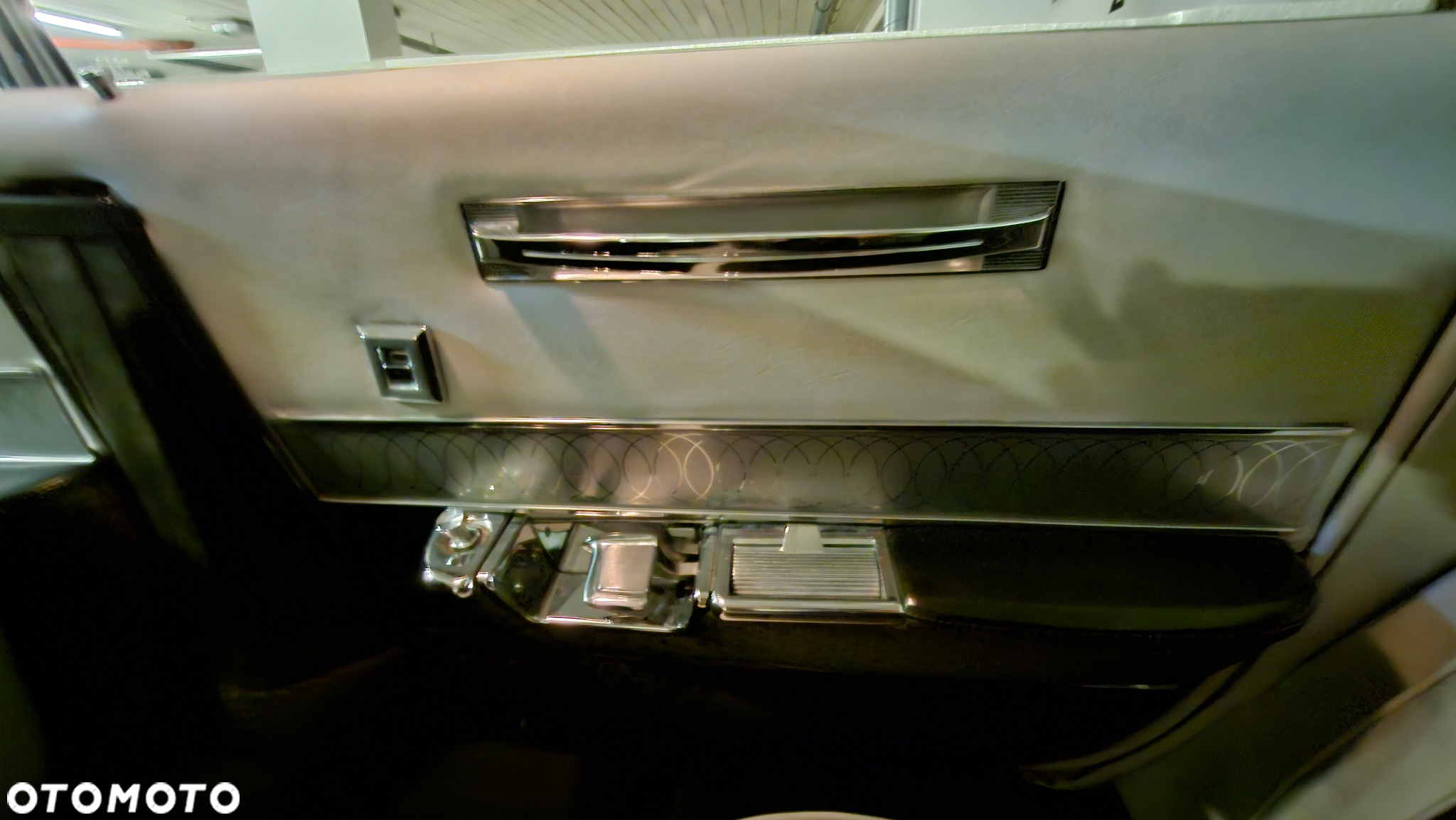 Cadillac Deville - 38