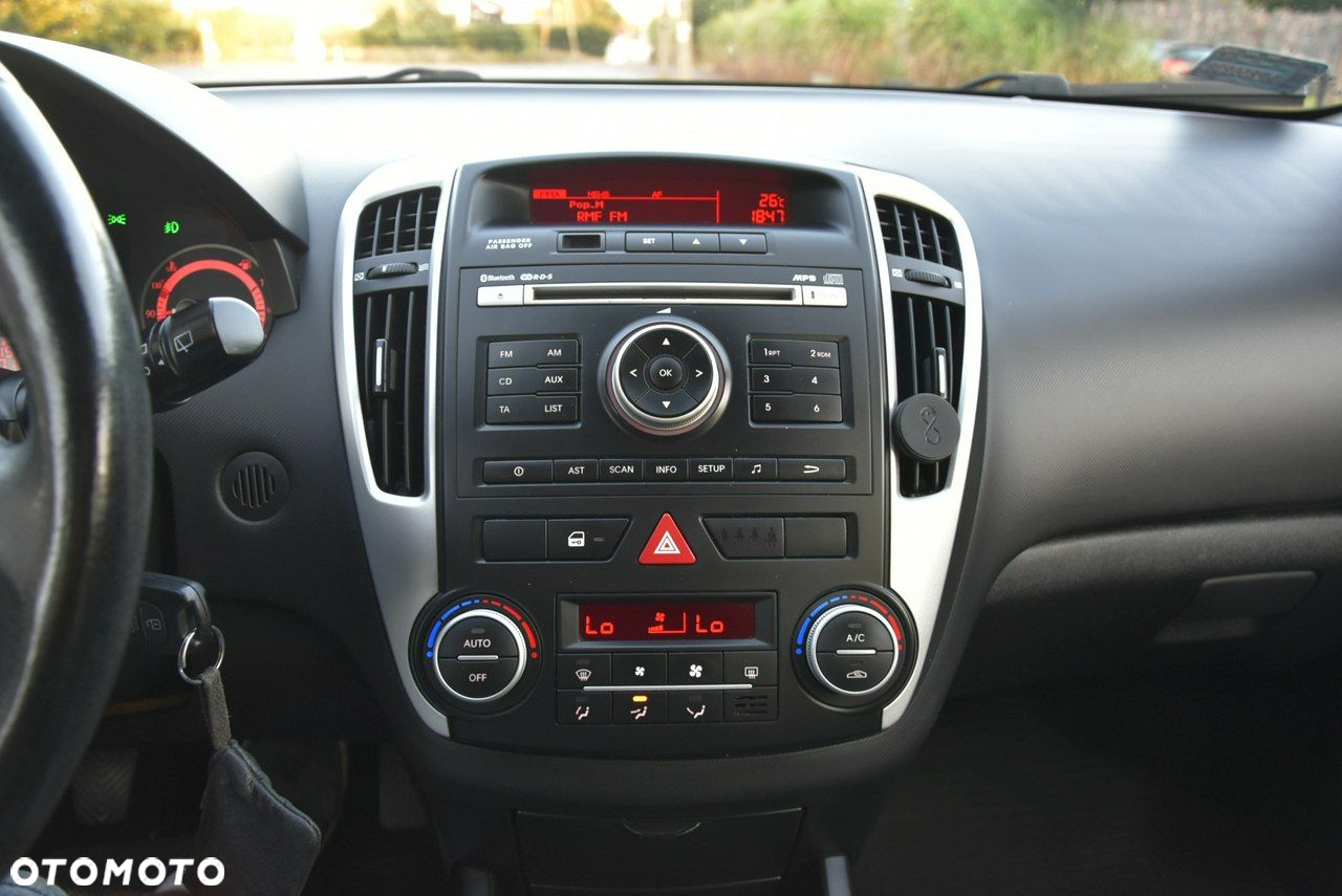 Kia Ceed - 10