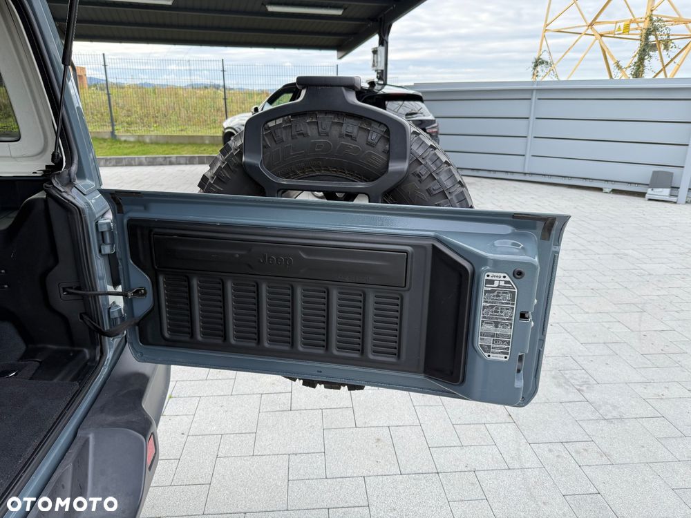 Jeep Wrangler - 13
