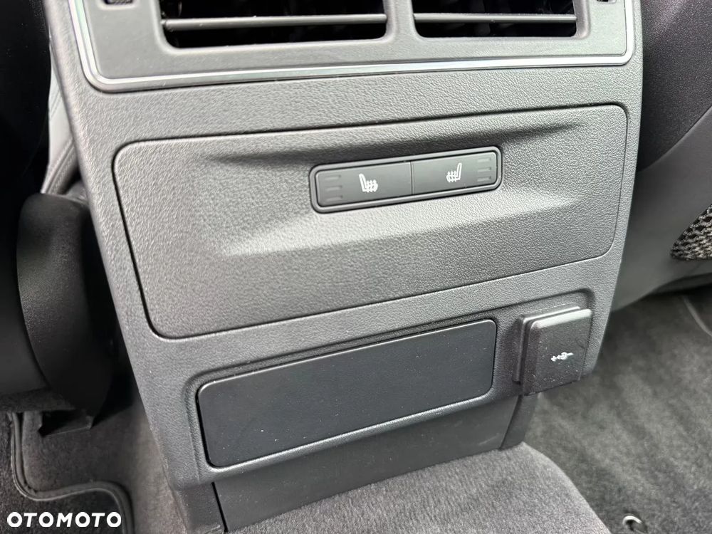 Jaguar F-Pace P550 AWD SVR - 30