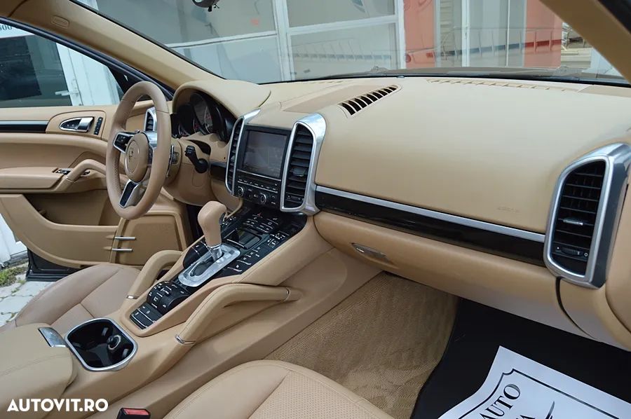 Porsche Cayenne 3.0 L - 14