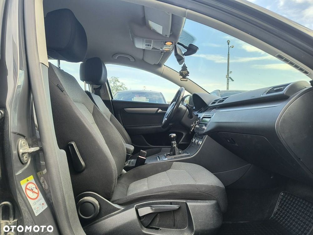 Volkswagen Passat - 17