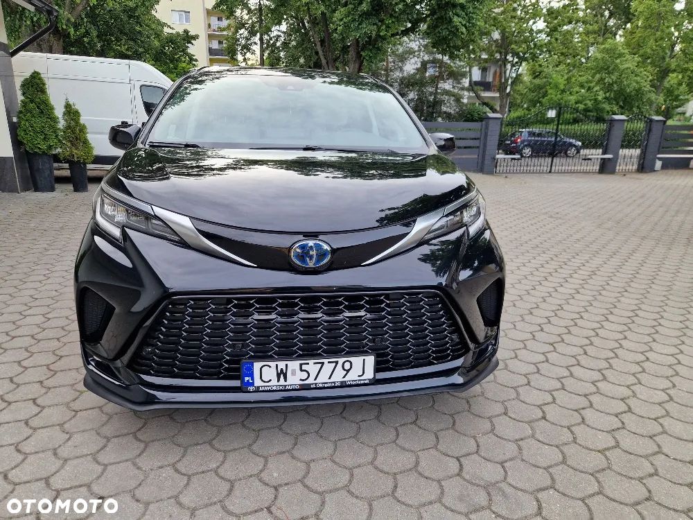 Toyota Sienna - 2