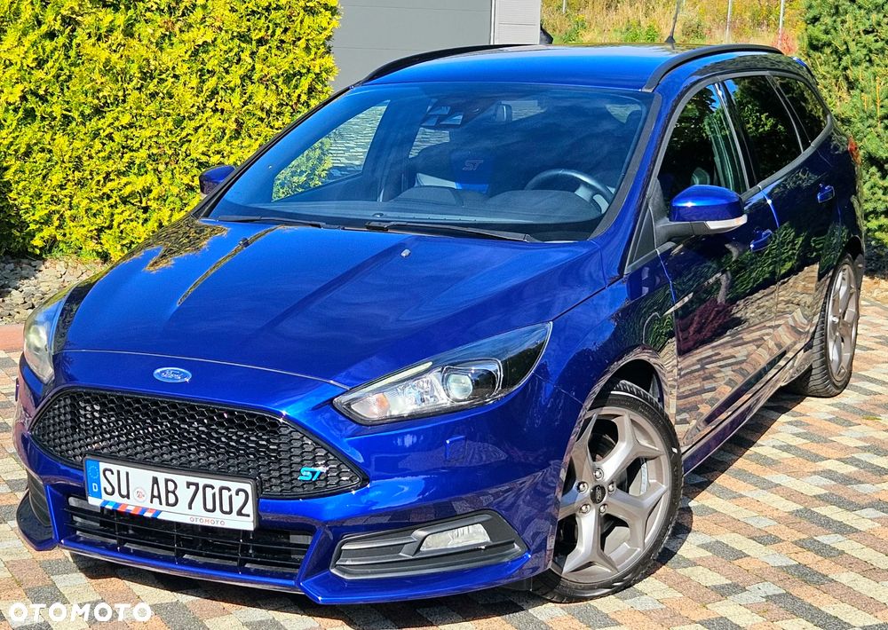 Ford Focus Turnier 2.0 EcoBoost ST mit Leder-Exclusiv-Paket - 37