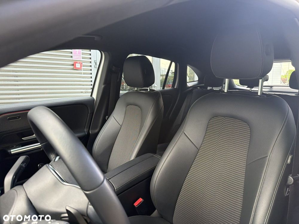 Mercedes-Benz GLA 180 Progressive - 12