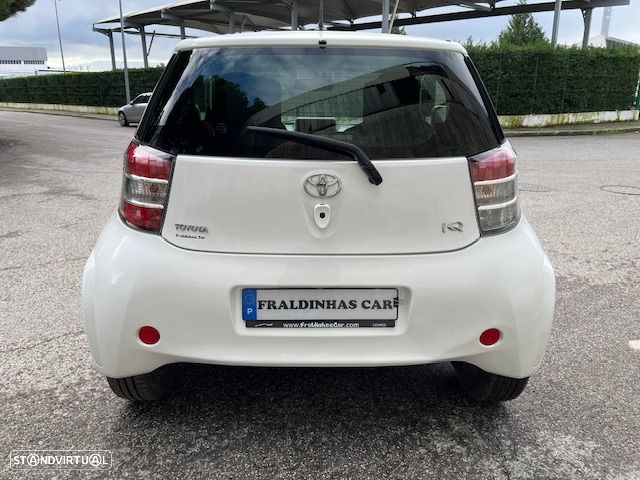 Toyota iQ 1.0 + - 6