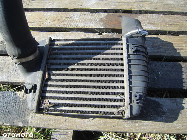 Intercooler chłodnica powietrza Audi 4F0145805AA