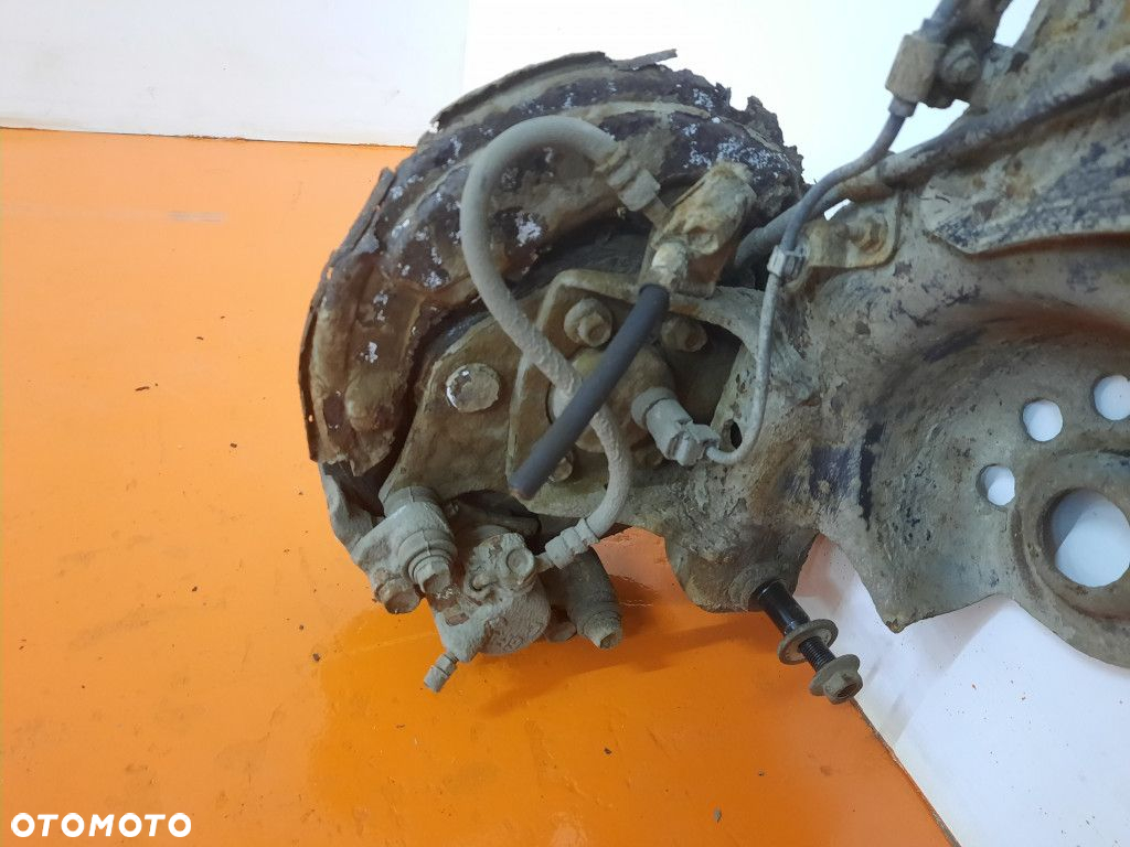 TOYOTA YARIS 1.0 KAT I 1 99-03 BELKA ZAWIESZENIA TYŁ TYLNA OŚ   1SZ - 5