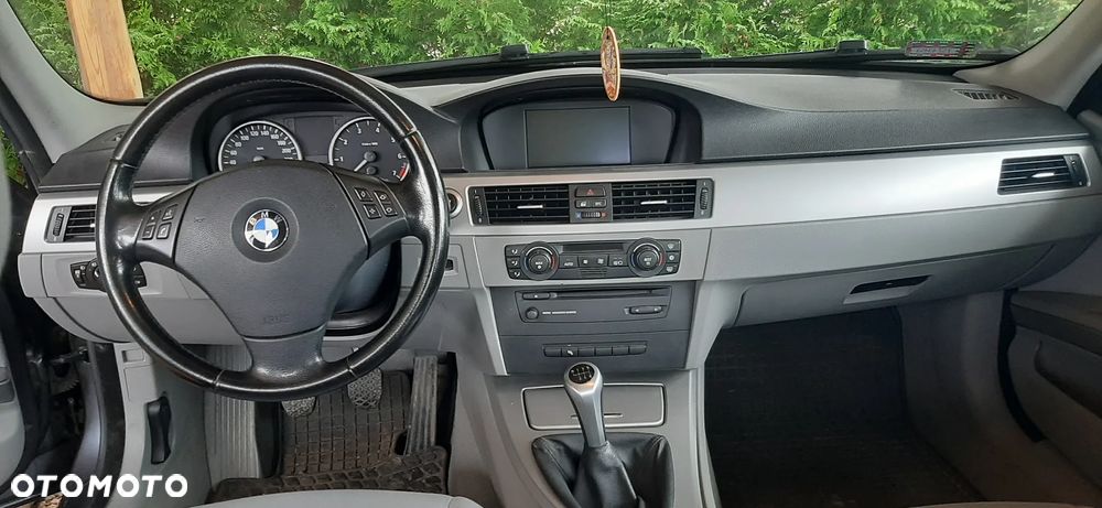 BMW Seria 3 320i - 10