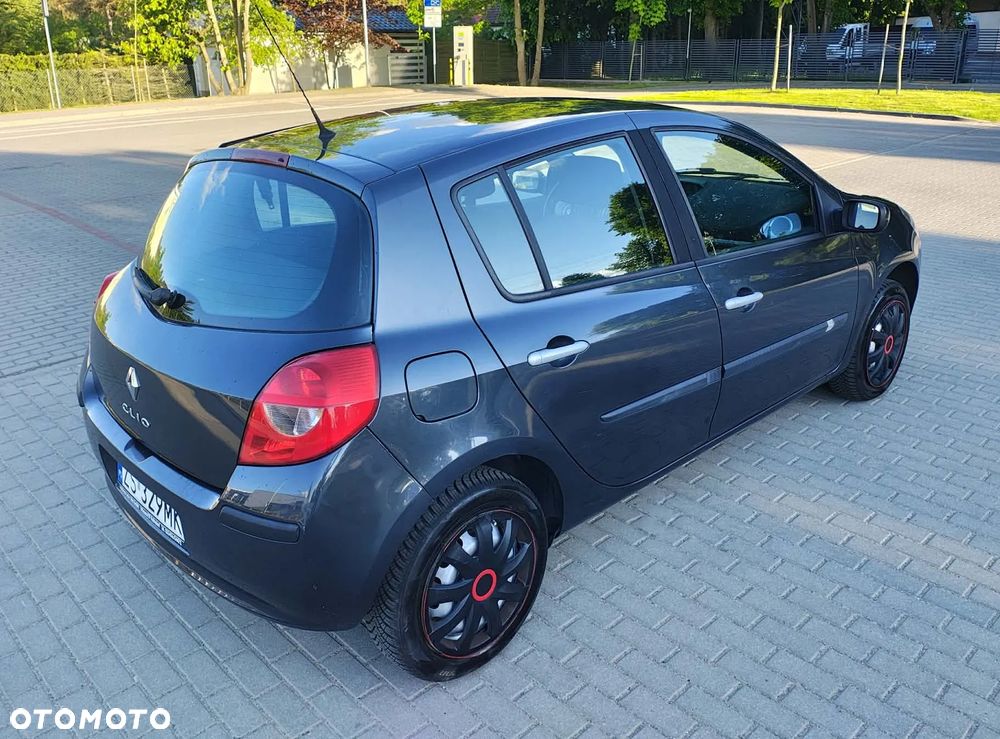 Renault Clio 1.2 16V Confort Authentique - 18