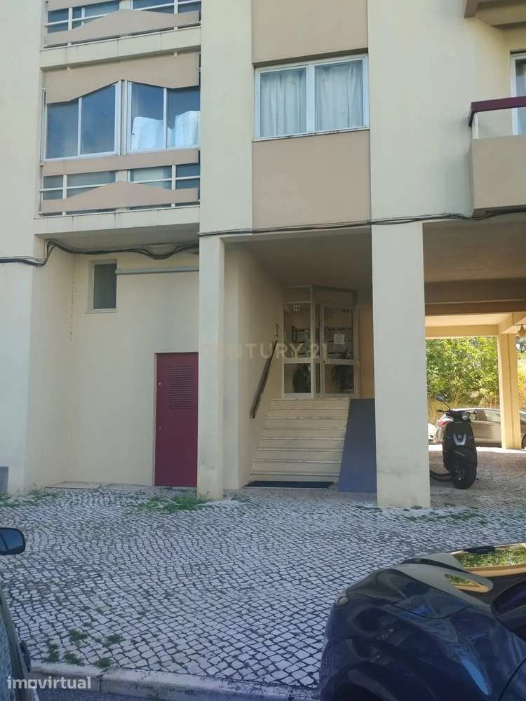 Apartamento T3 localizado no centro de Benfica - Grande imagem: 3/9