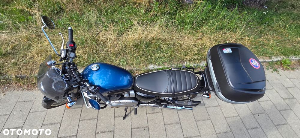 Triumph Bonneville - 16