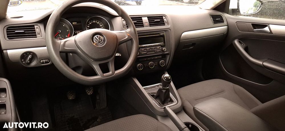 Volkswagen Jetta 2.0 TDI Comfortline - 3