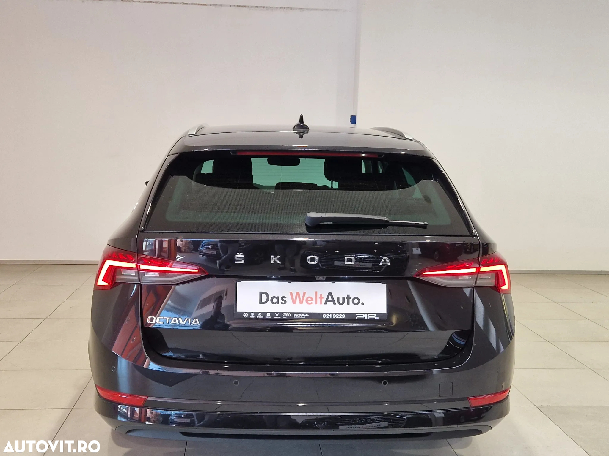 Skoda Octavia Combi 2.0 TDI DSG Premium Edition - 8