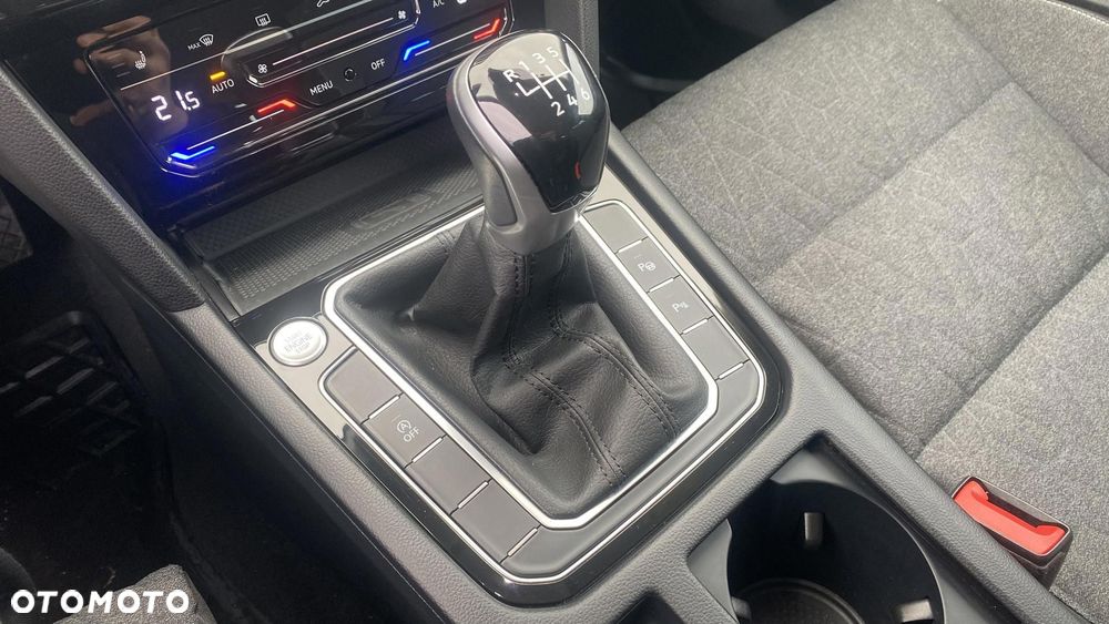 Volkswagen Passat - 19