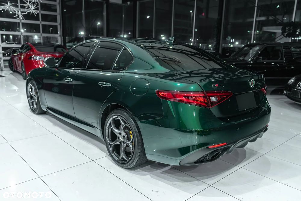Alfa Romeo Giulia 2.0 Turbo 16V AT8-Q4 Veloce - 5