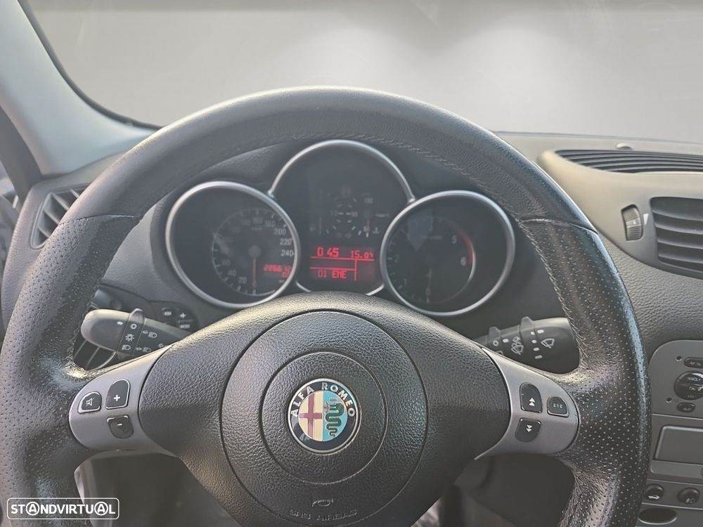 Alfa Romeo 147 1.9 JTD 16V Distinctive - 8