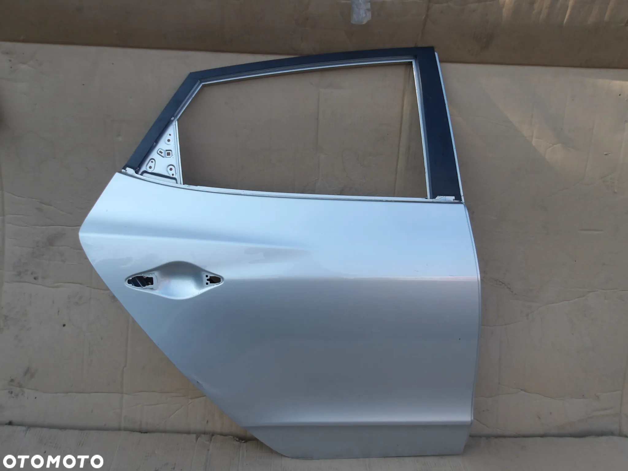 DRZWI PRAWY TYL HYUNDAI IX35 - 2
