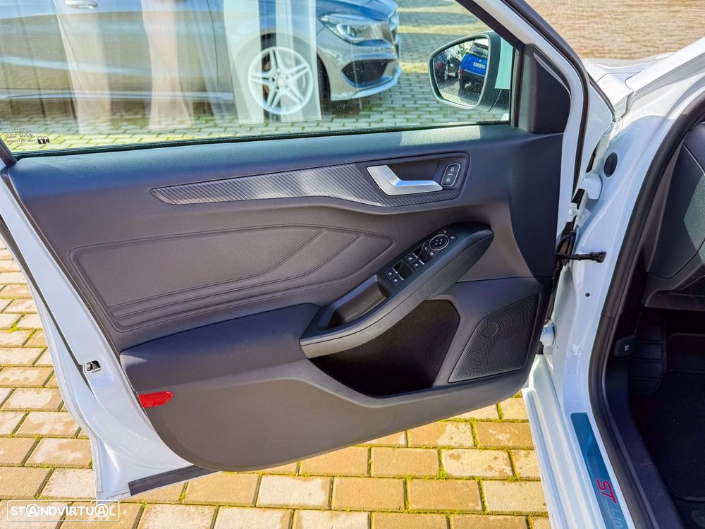 Ford Focus 1.0 EcoBoost ST-Line - 11