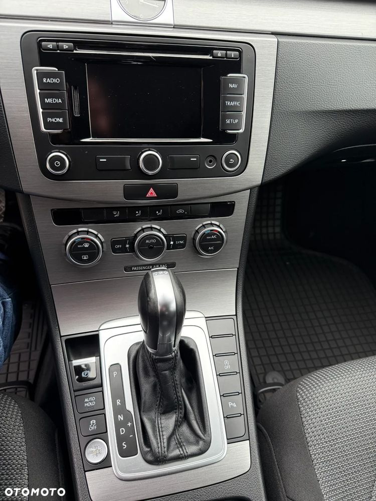 Volkswagen Passat 2.0 TDI Comfortline DSG - 10