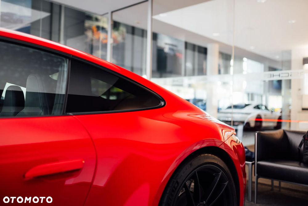 Porsche 911 Carrera 4 GTS - 26