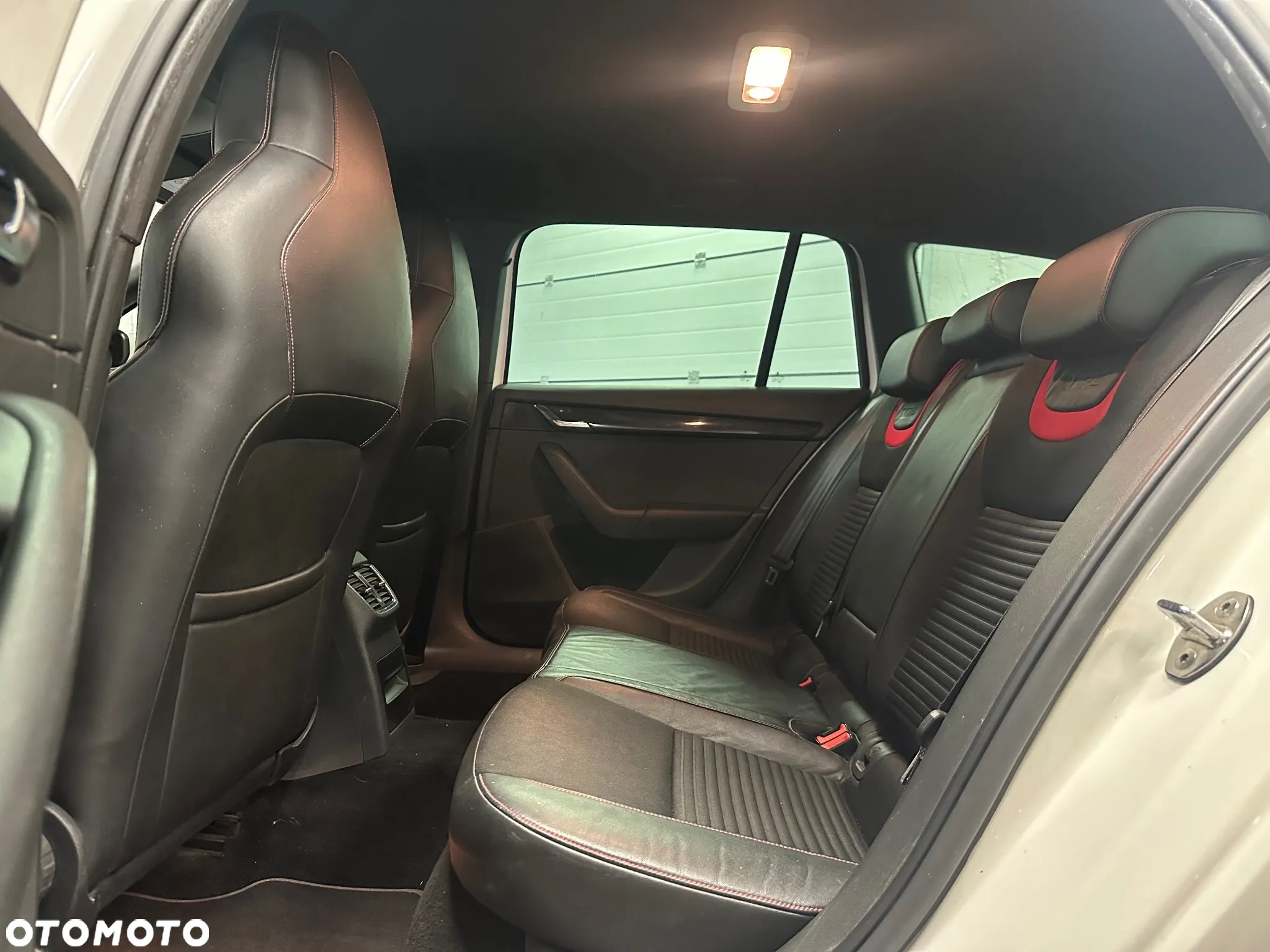 Skoda Octavia Combi 2.0 TDI RS - 20