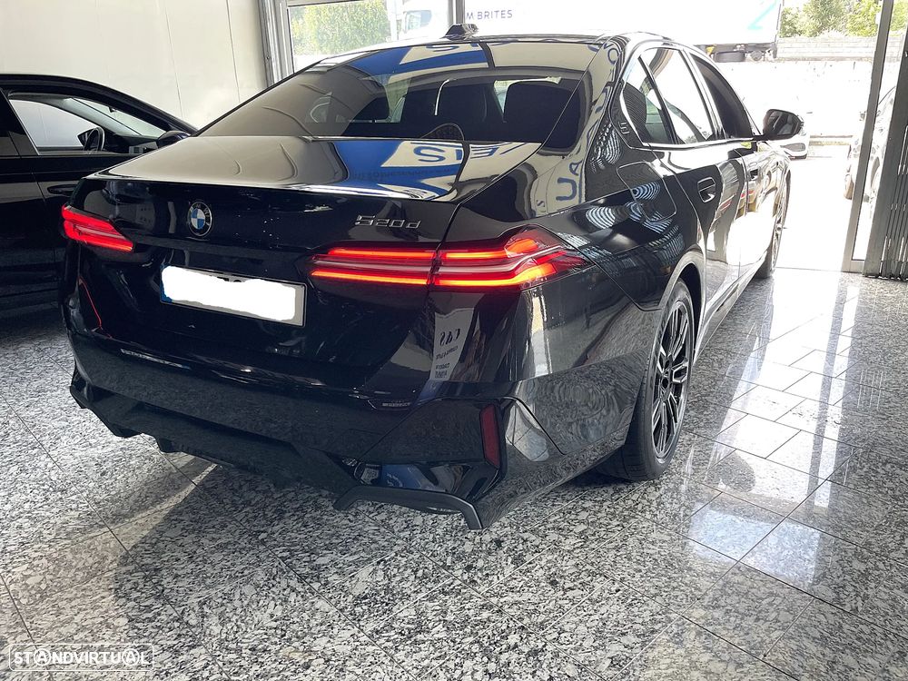 BMW 520 d Pack Desportivo M - 15