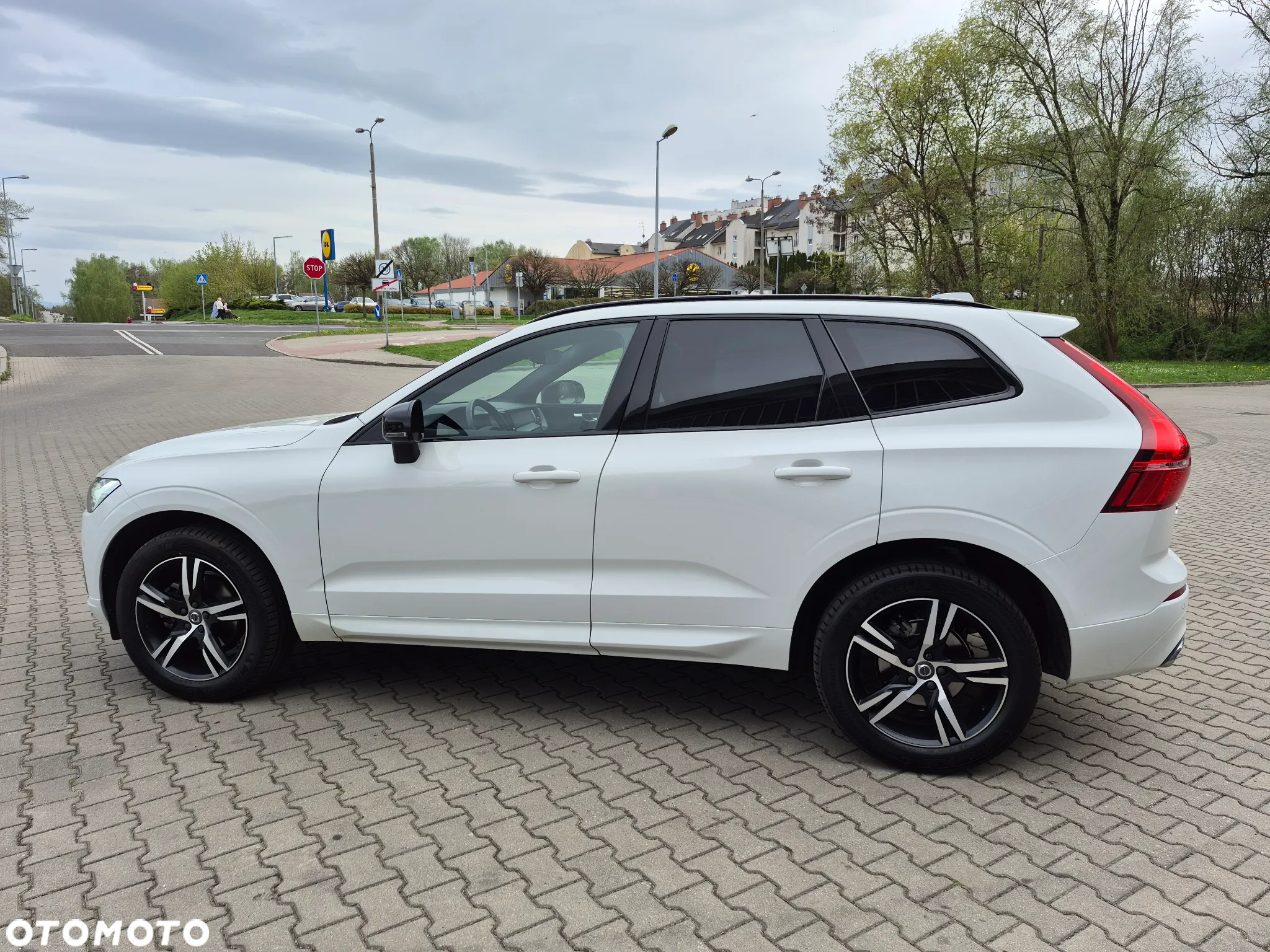 Volvo XC 60 D4 R-Design - 11
