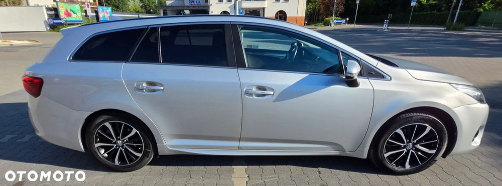 Toyota Avensis 1.8 Premium MS - 6