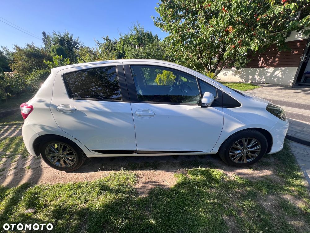 Toyota Yaris 1.5 Premium - 4