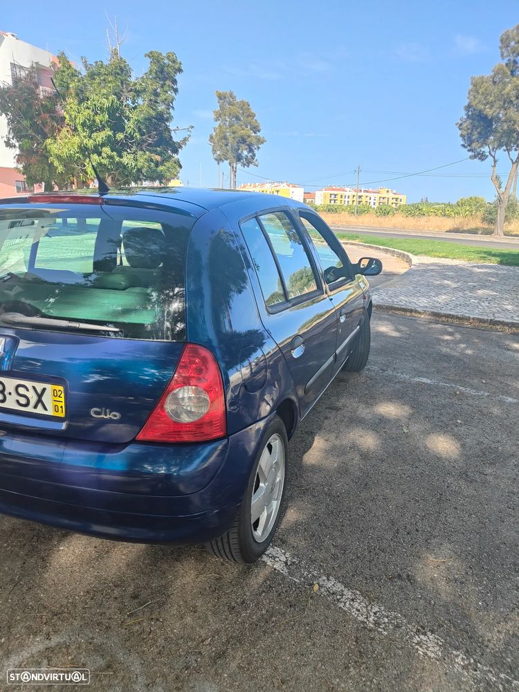 Renault Clio 1.4 16V Privilège - 4