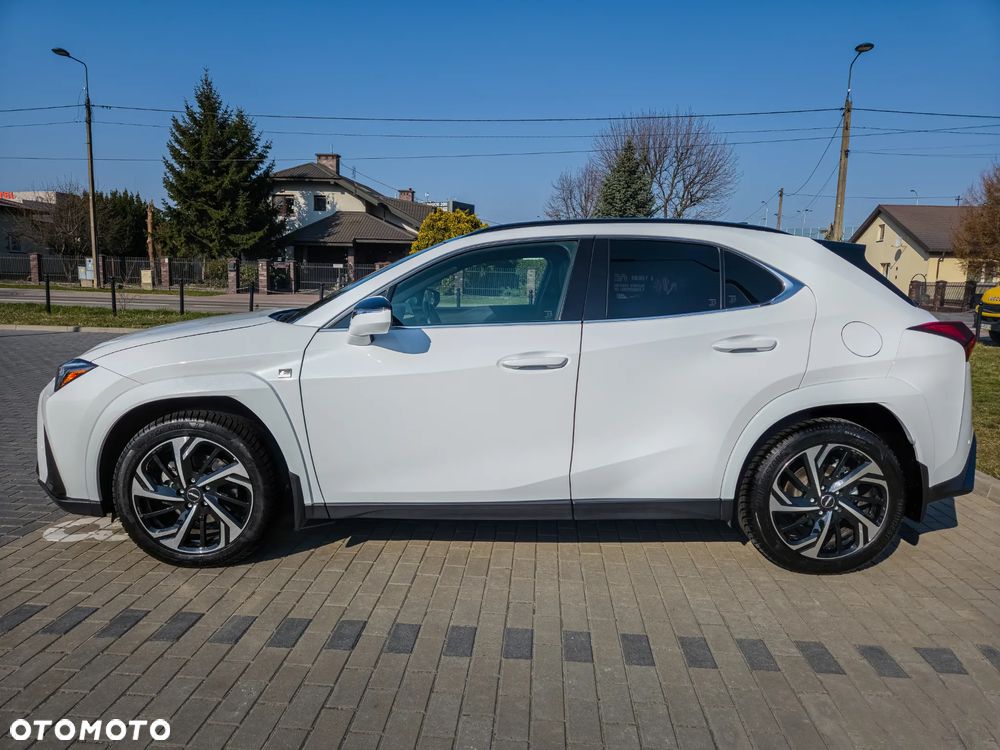 Lexus UX 250h F SPORT - 4