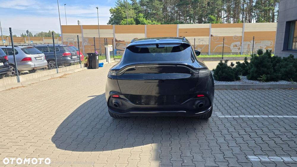 Aston Martin DBX - 24