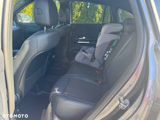 Mercedes-Benz GLA - 21