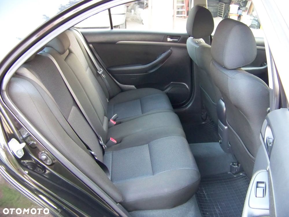 Toyota Avensis 2.0 D-4D - 17