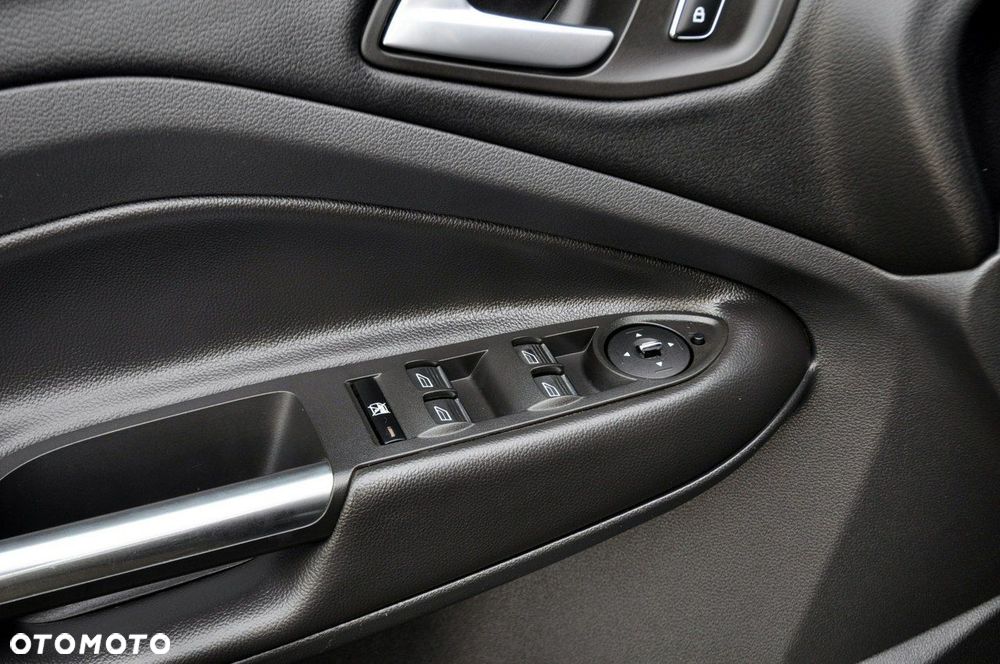 Ford Kuga - 37