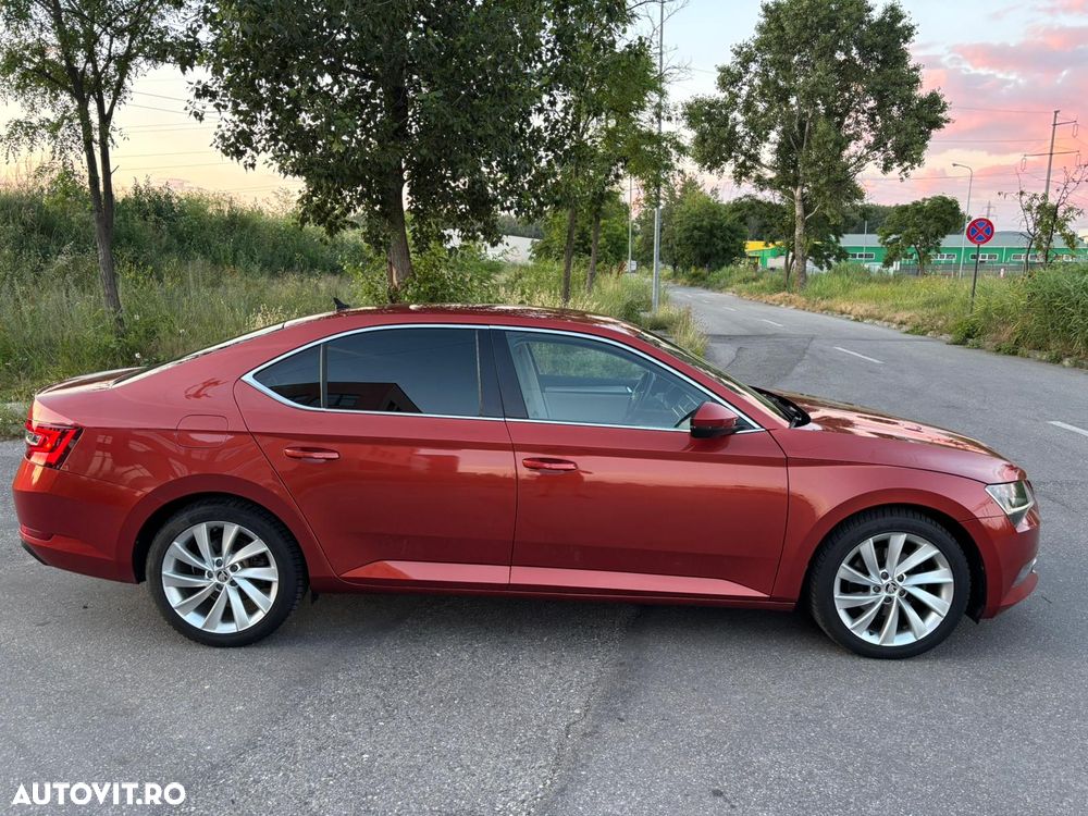Skoda Superb 2.0 TDI DSG Premium Edition - 8