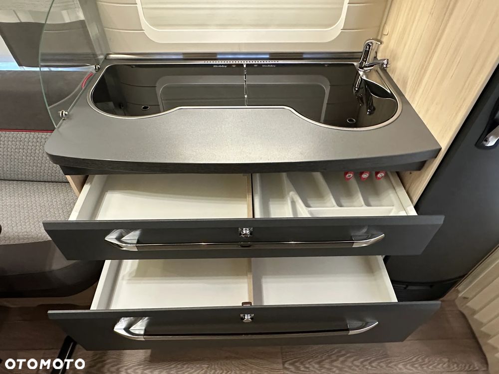 Hobby 460 UFE DE LUX EDITION z napędem i markizą pompowaną. - 25