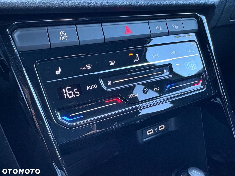 Volkswagen T-Roc - 29
