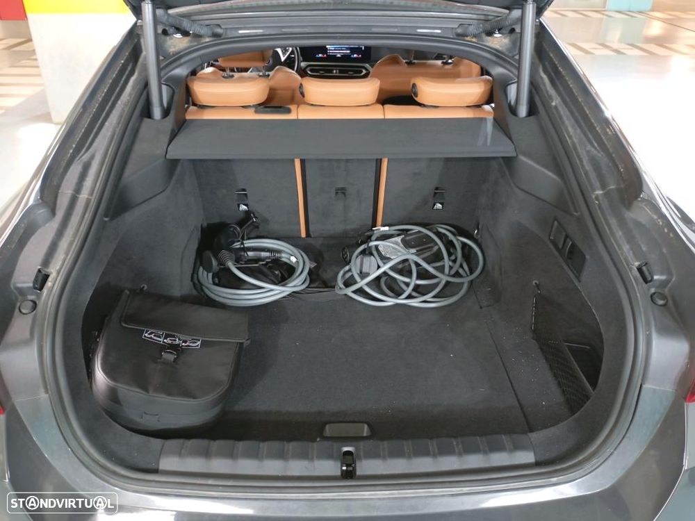 BMW i4 eDrive40 Desportiva M - 11