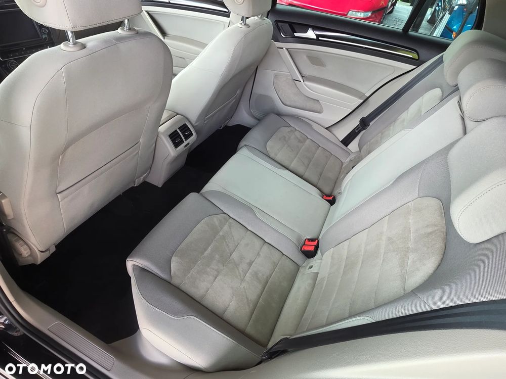 Volkswagen Golf - 23