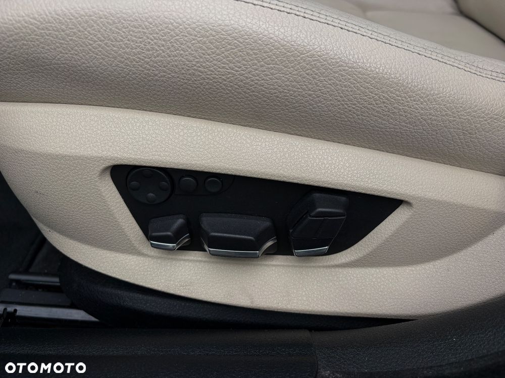 BMW Seria 5 525d - 33