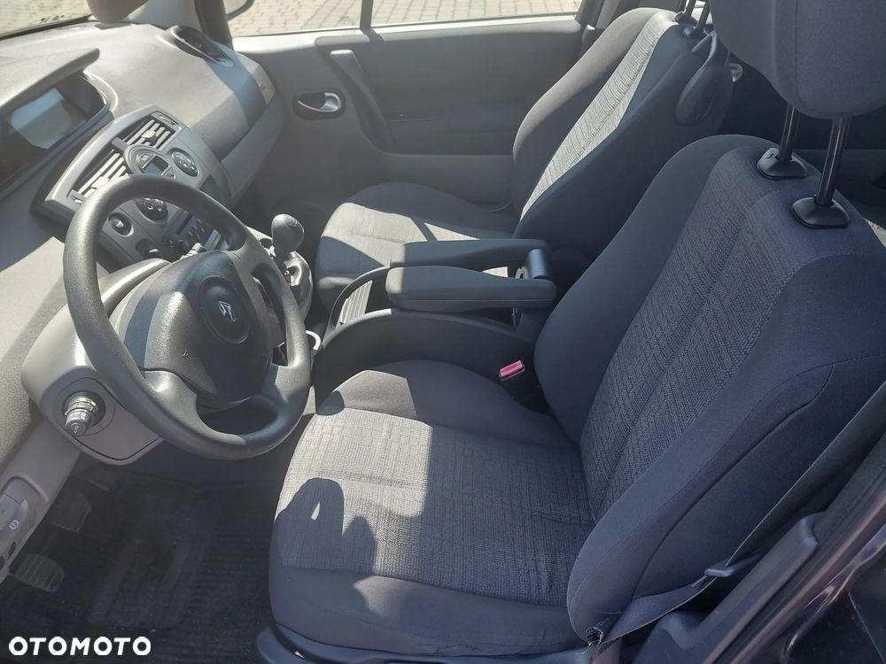 Renault Scenic 1.6 16V Confort Expression - 9