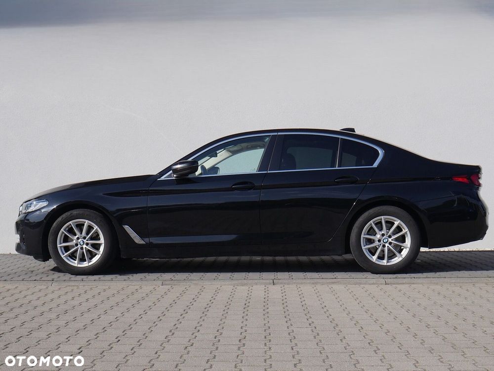 BMW Seria 5 520d xDrive mHEV - 28